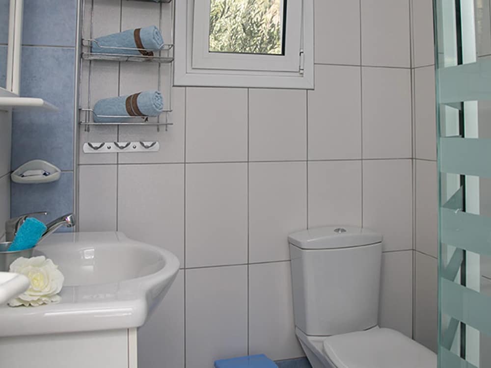 Villa - Sleeps 10 - Pool - Garden - Parking