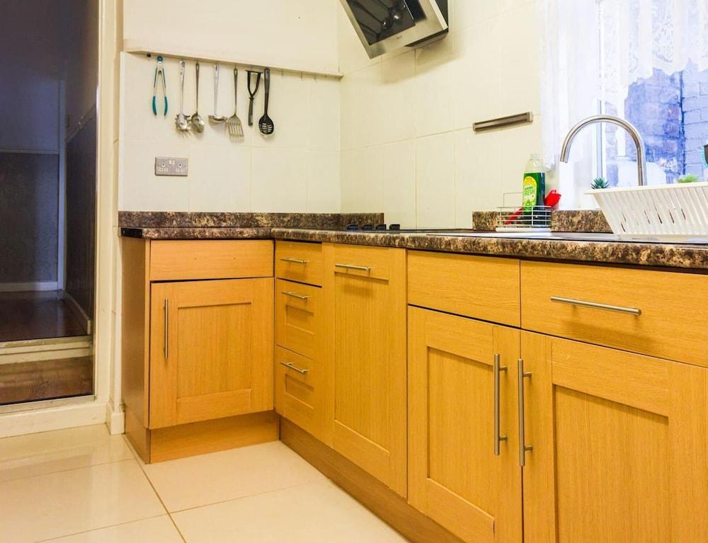 Beautiful 4-bed House in Bootle