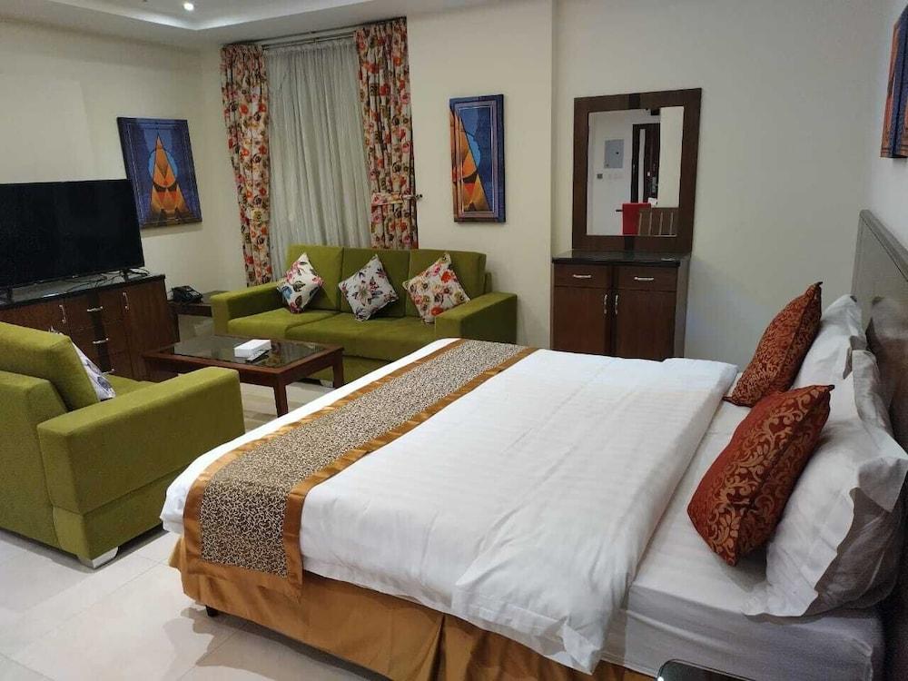 Golden New Hira Hotel