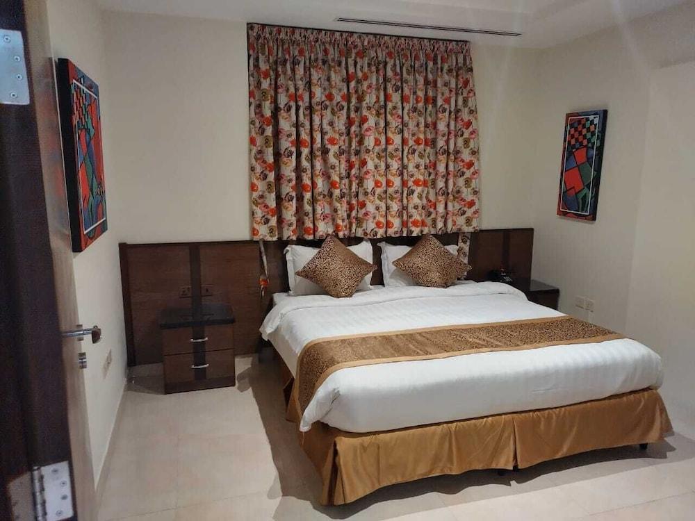 Golden New Hira Hotel