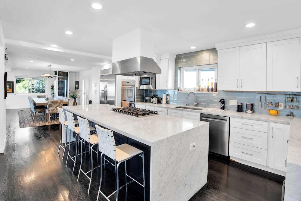 Pacific View by Avantstay Original Artist's Home