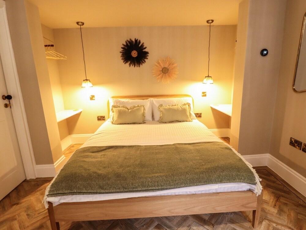 17 Union Road Basement