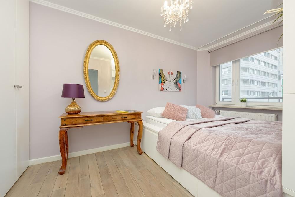 Central Warsaw Apartment by Renters