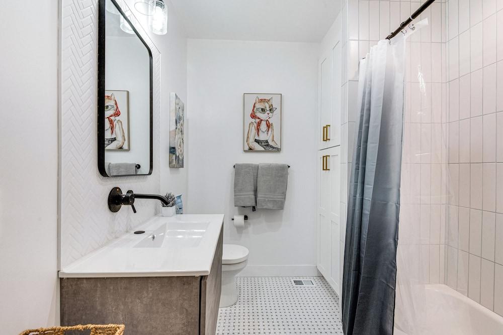 Windsor Hills Home w/ Grill & Yard, Near Beaches