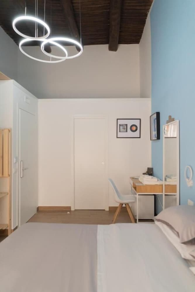 Yes I Know My Room - Storico