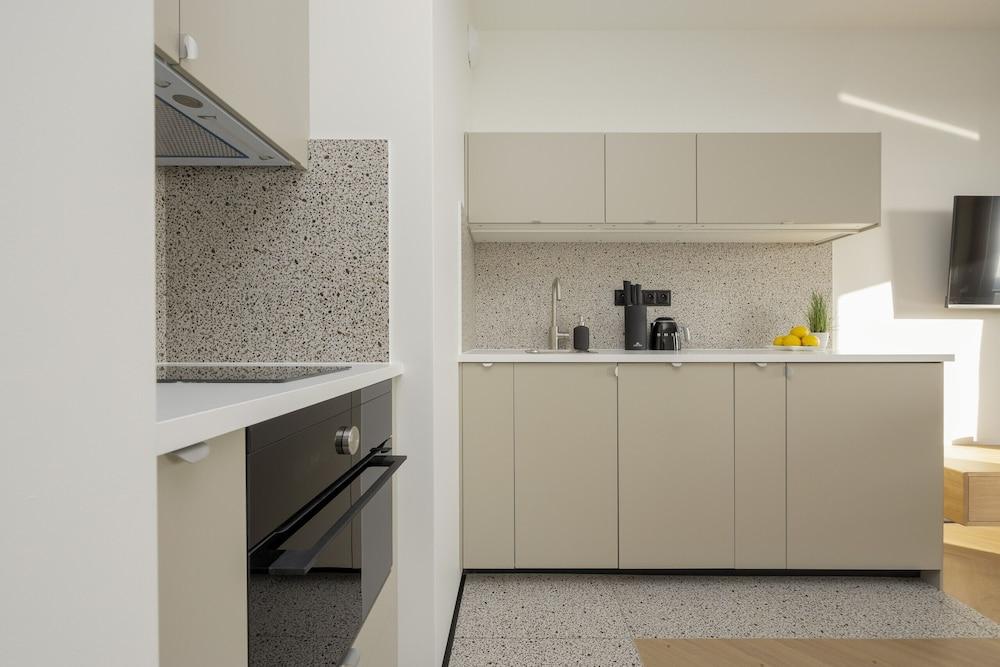 Horse Racing View 8th Floor by Renters