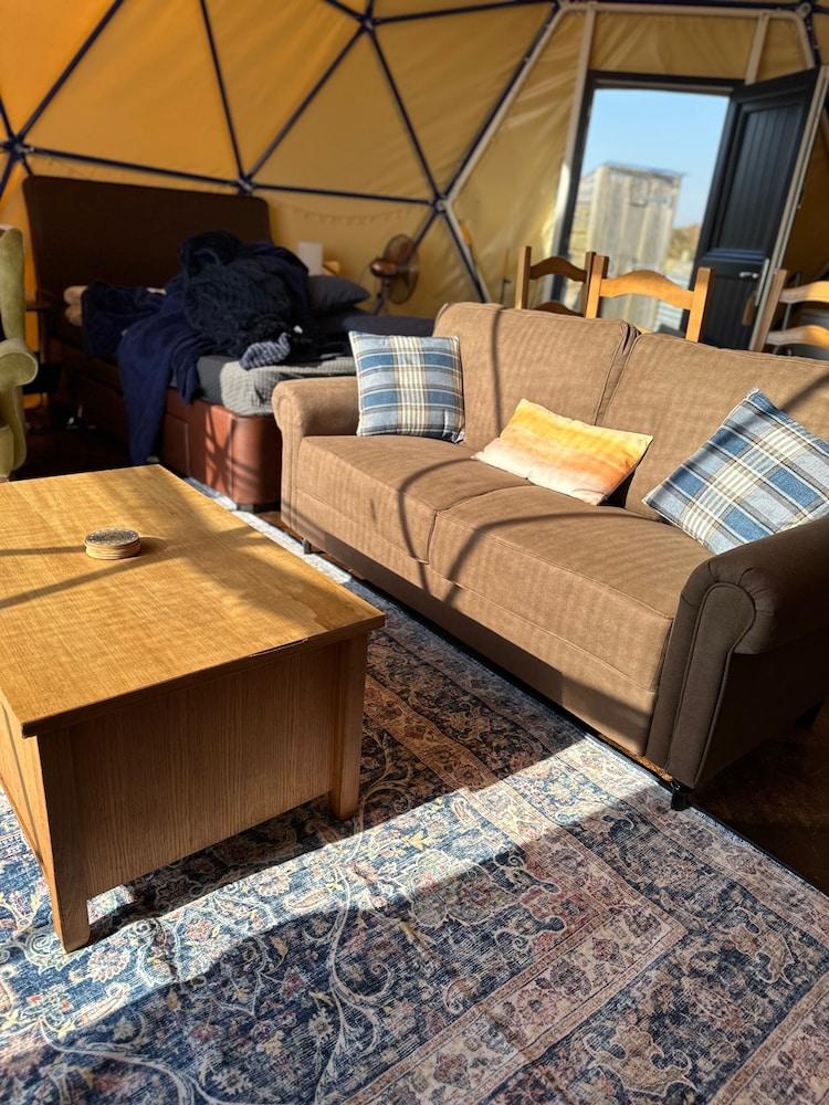 Geodome Glamping With sea Views Near Pendine