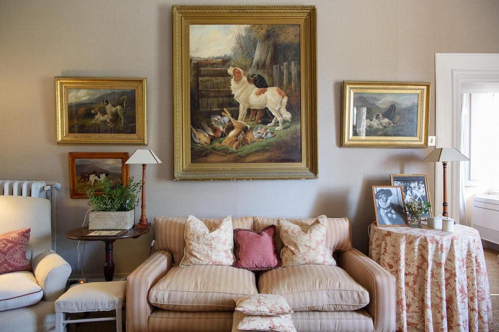 Large Beautiful Villa in Tuscan Hills of Chianti Stunning Gardens and Large Pool