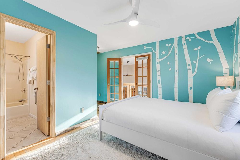 Red Cedar by Avantstay Cabin w/ Hot Tub + Views!