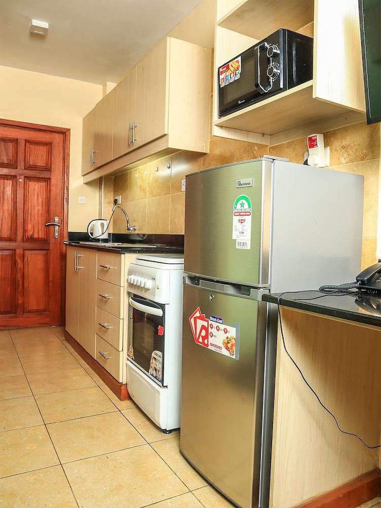 West Suites Apartments