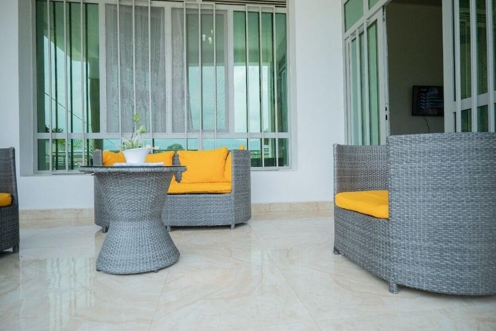 The city Block Apartment