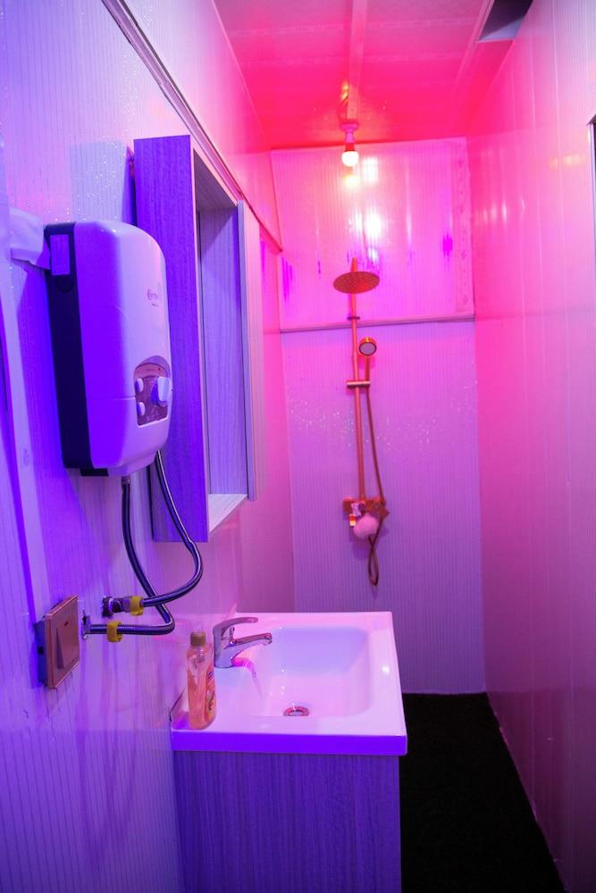 AFRIKANDO ROYAL CASTLE