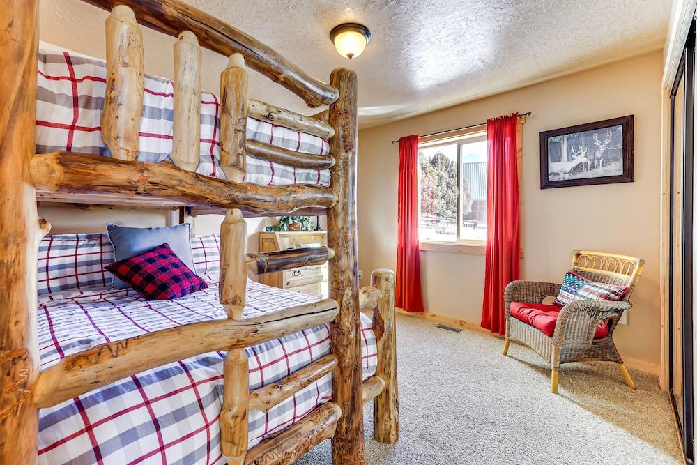 Cozy Duck Creek Village Cabin w/ Hot Tub & Views!