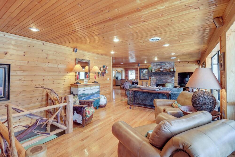 Spacious Cabin w/ Private Dock on White River!