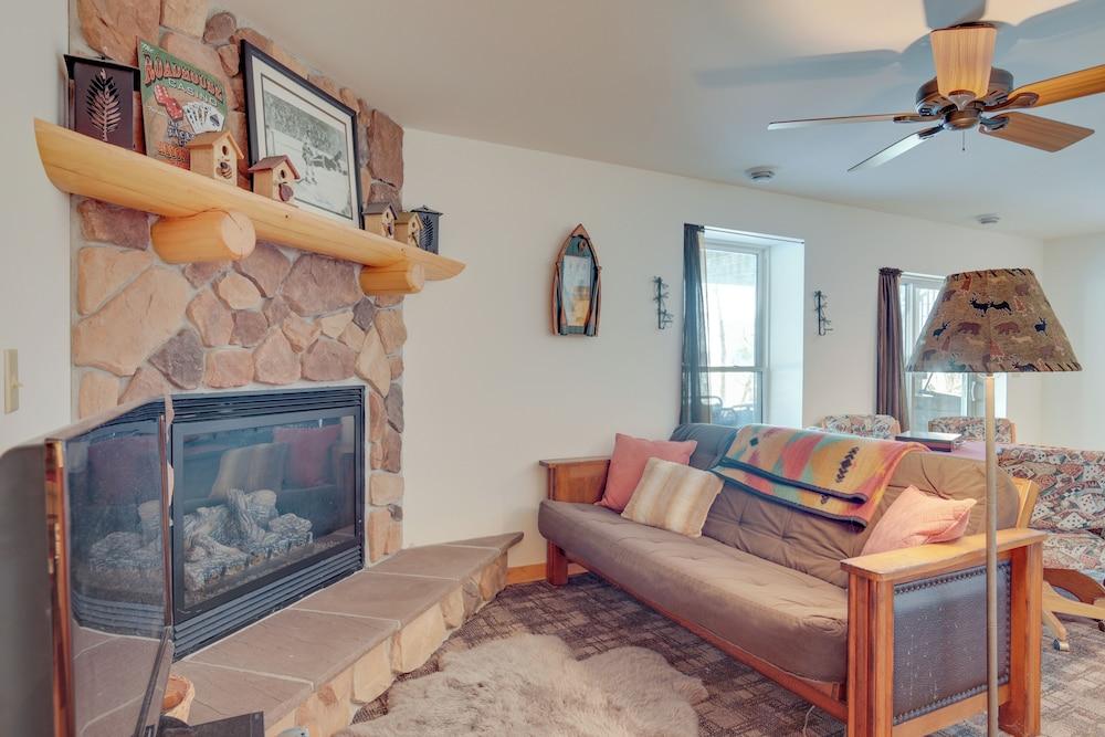 Lakefront Tomahawk Getaway w/ Deck & 2 Fireplaces!