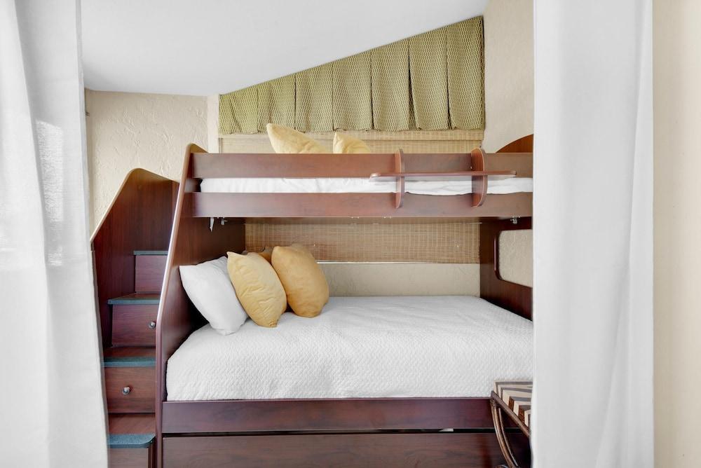 Shoreline Towers Townhouse 4-1