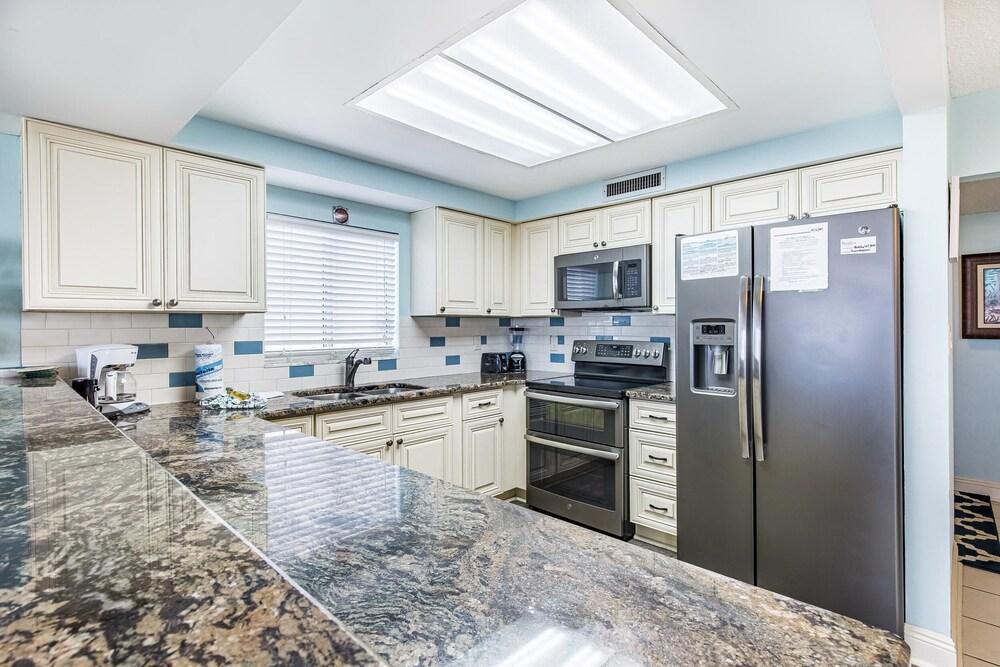 Shoreline Towers 3061