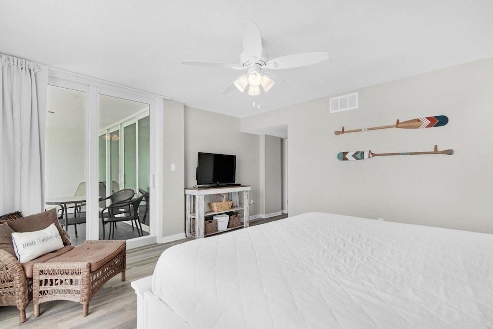 Shoreline Towers 1114