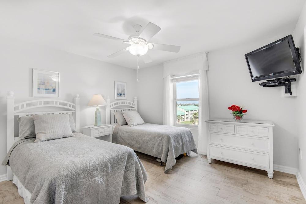 Pelican Beach Resort 501