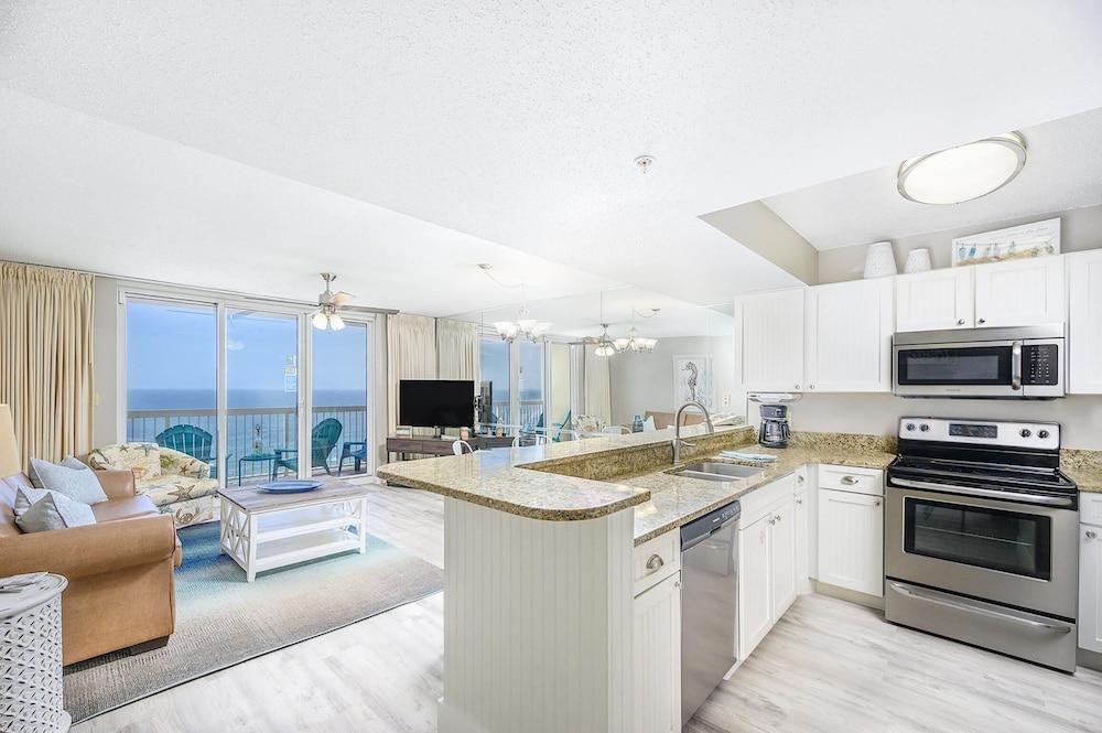 Pelican Beach Resort 2006