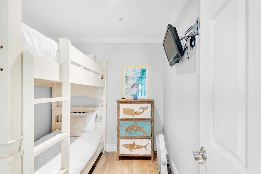 Emerald Grande W222- Rexford's Beach Retreat