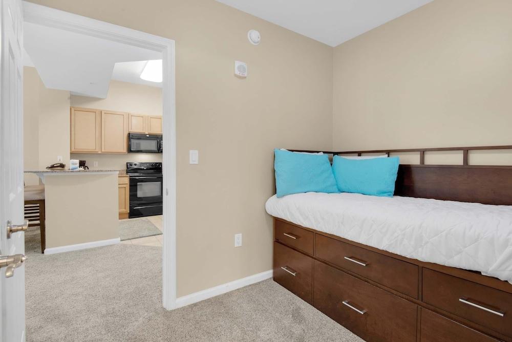 Palms Resort #2108 Jr. 2BR