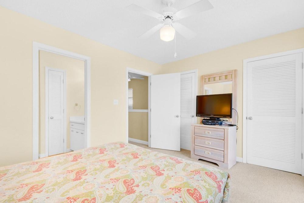 Sandprints B2- Owen's Oasis