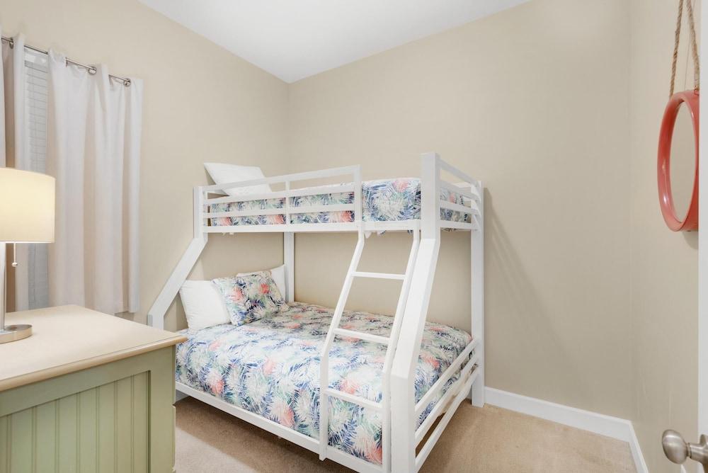 Churchill By The Sea 2308