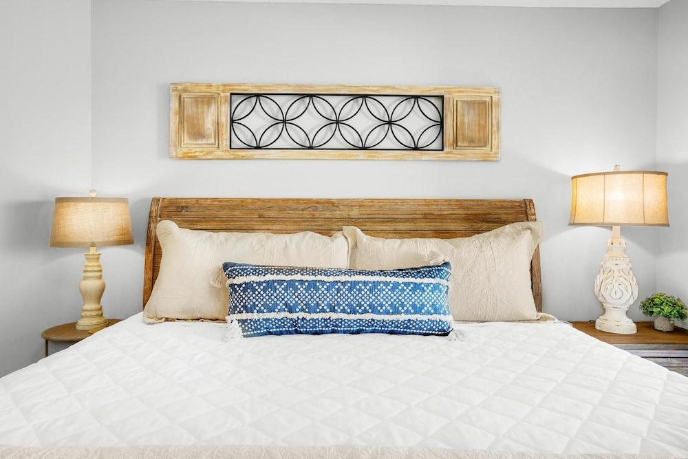 Beachside Villas 732- Southbound Serenity