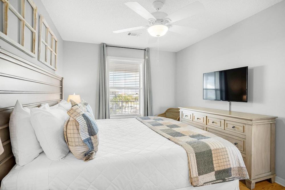 Beachside Villas 732- Southbound Serenity