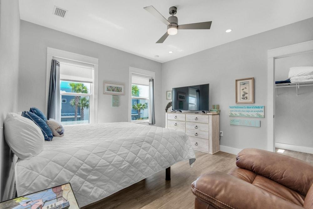 Pelican at Sound Side