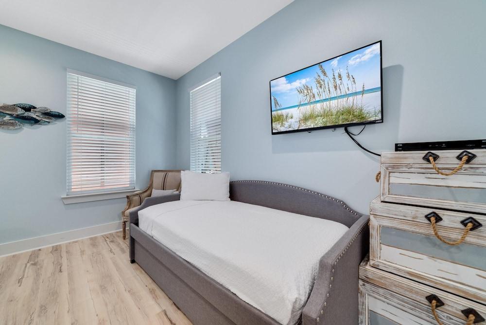 Romeo Beach Cottage 6