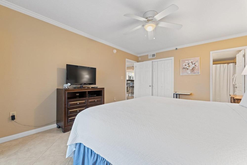 Ocean Breeze East 703