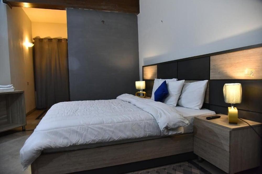 RIFADAH HOTEL MULTAN