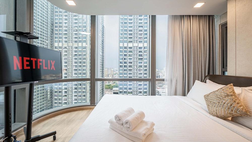 LANDMARK 81 Luxury Riverside Retreat