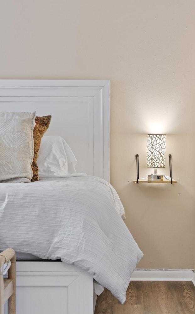 Serene Seaside Escape 1BR Bliss