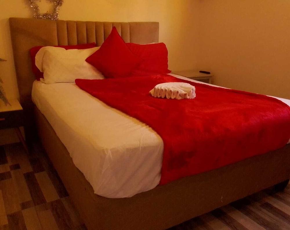 Neo & ruks Lodge Goowood