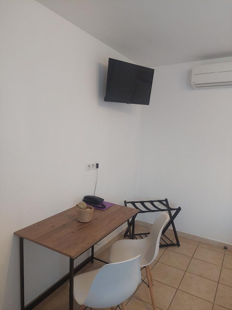 Logis Hôtel le Clos Saint-Loup