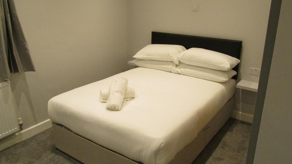 Rooms at The Ritz Complex