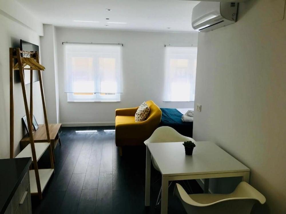 Apartamentos Arriba by gaiarooms