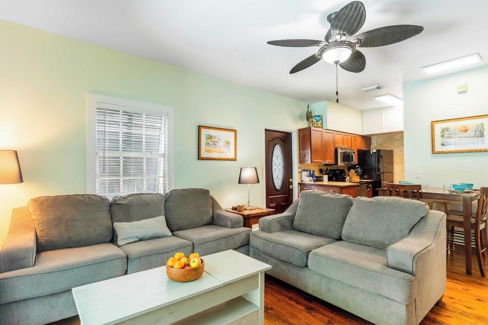 Prime Old Town Location w/ Pool, Walk to Duval Steet Blue Heron by Avantstay