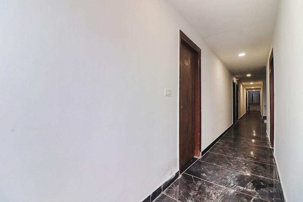 FabHotel Roadway Inn