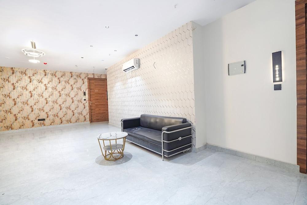 Fabhotel The Comfort Inn