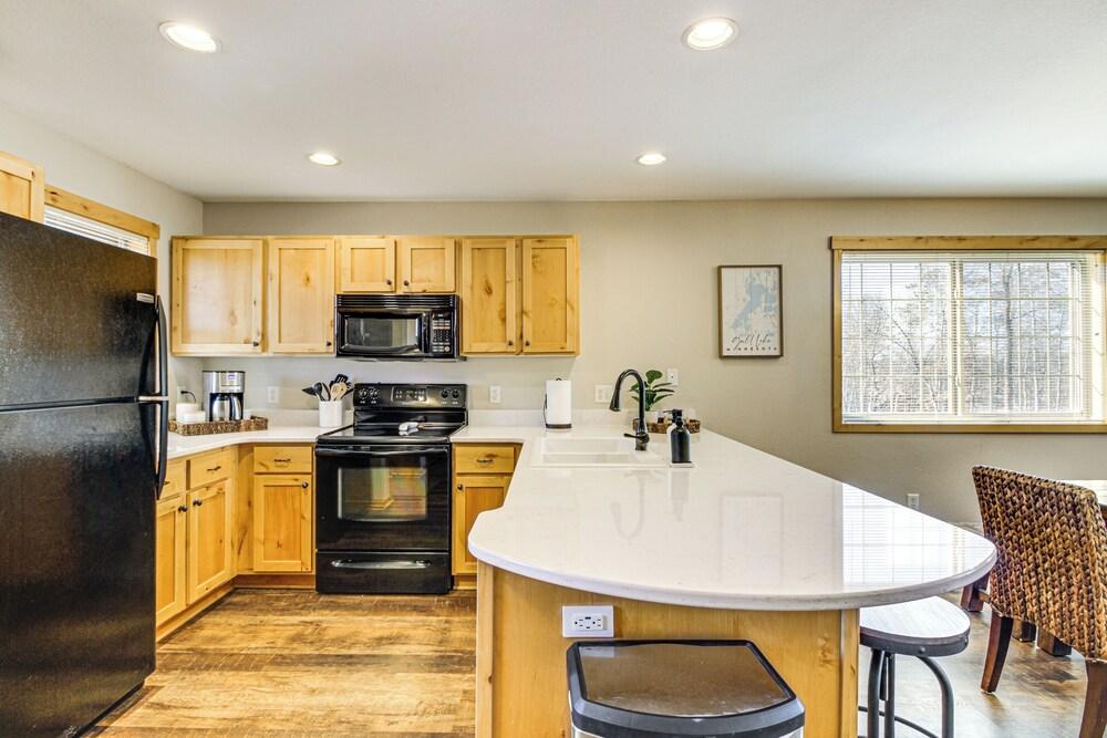 Nisswa Townhome w/ Boat Slip + Gull Lake Access!