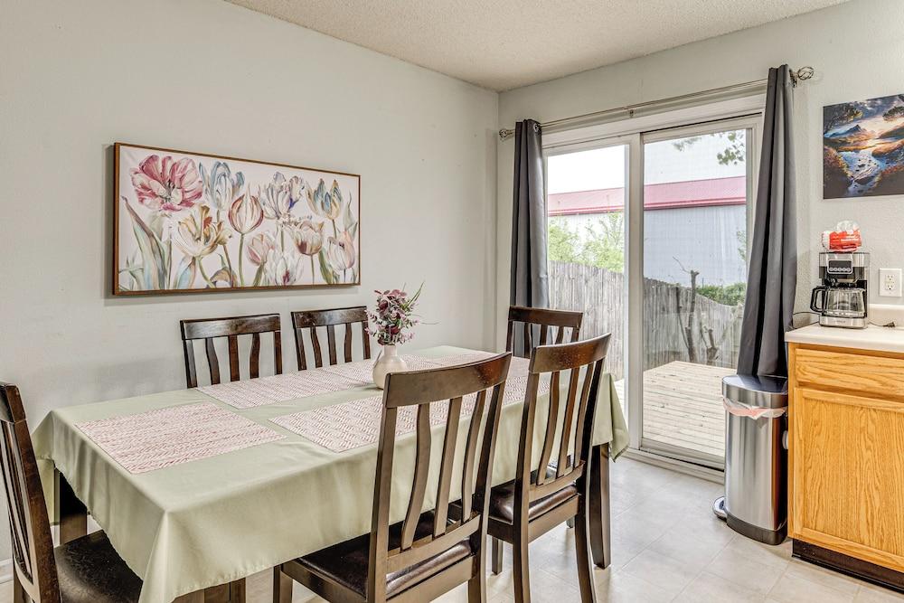 9 Mi to Downtown Indianapolis: Quiet Home w/ Yard