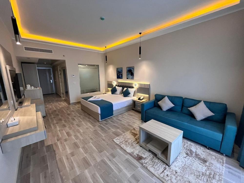 SIRENA BEACH RESORT & SPA