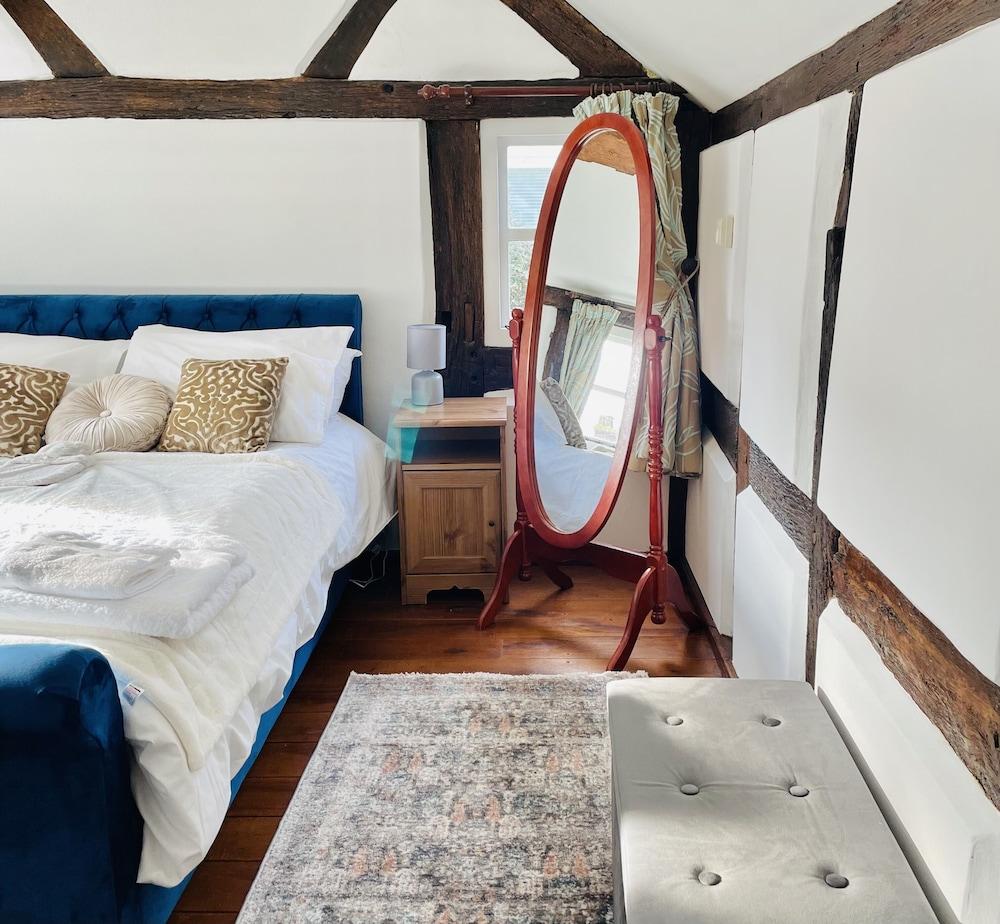 Log Burner and Beamed Ceilings-king Size Bed