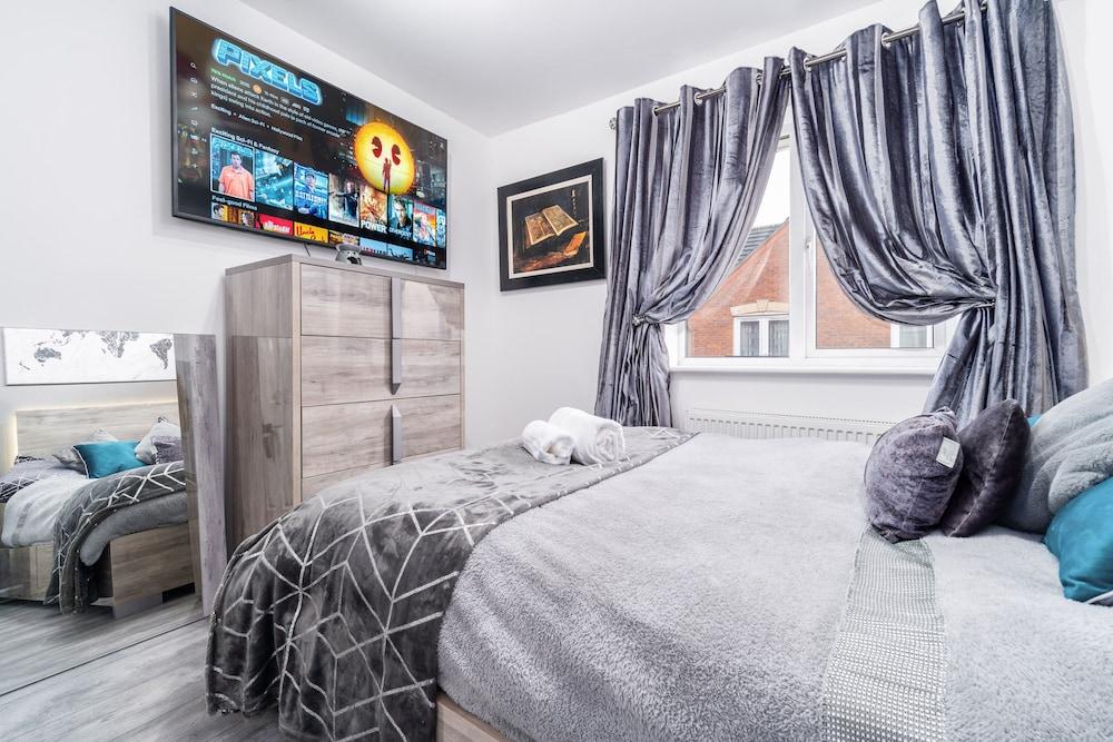 Stunning 2-bed Apartment in Tipton Sleeps 3