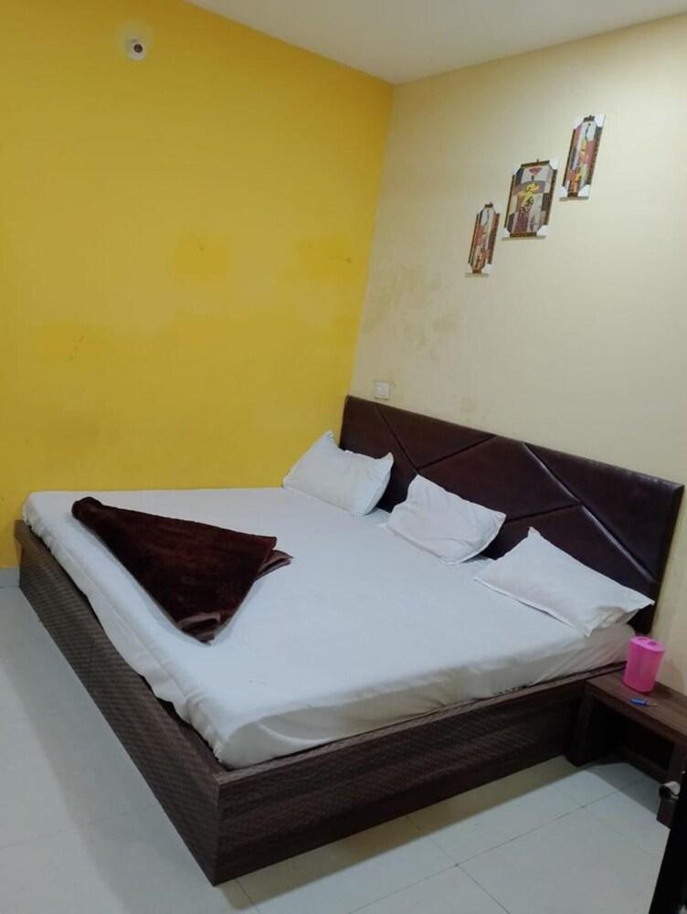 Hotel Priyanshi Palace