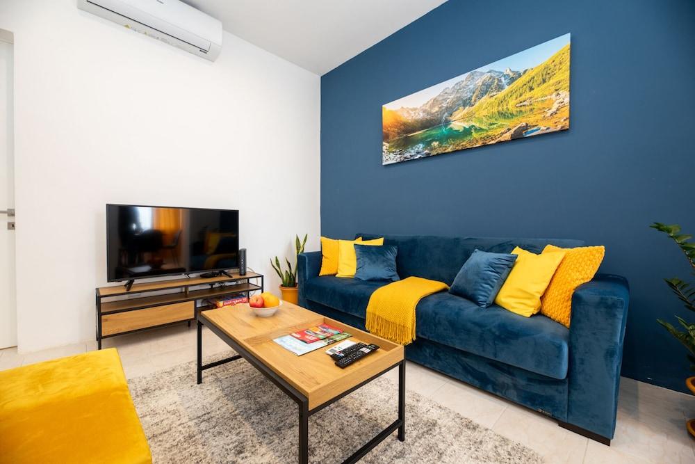 Chic 1BR Retreat in St Julian's